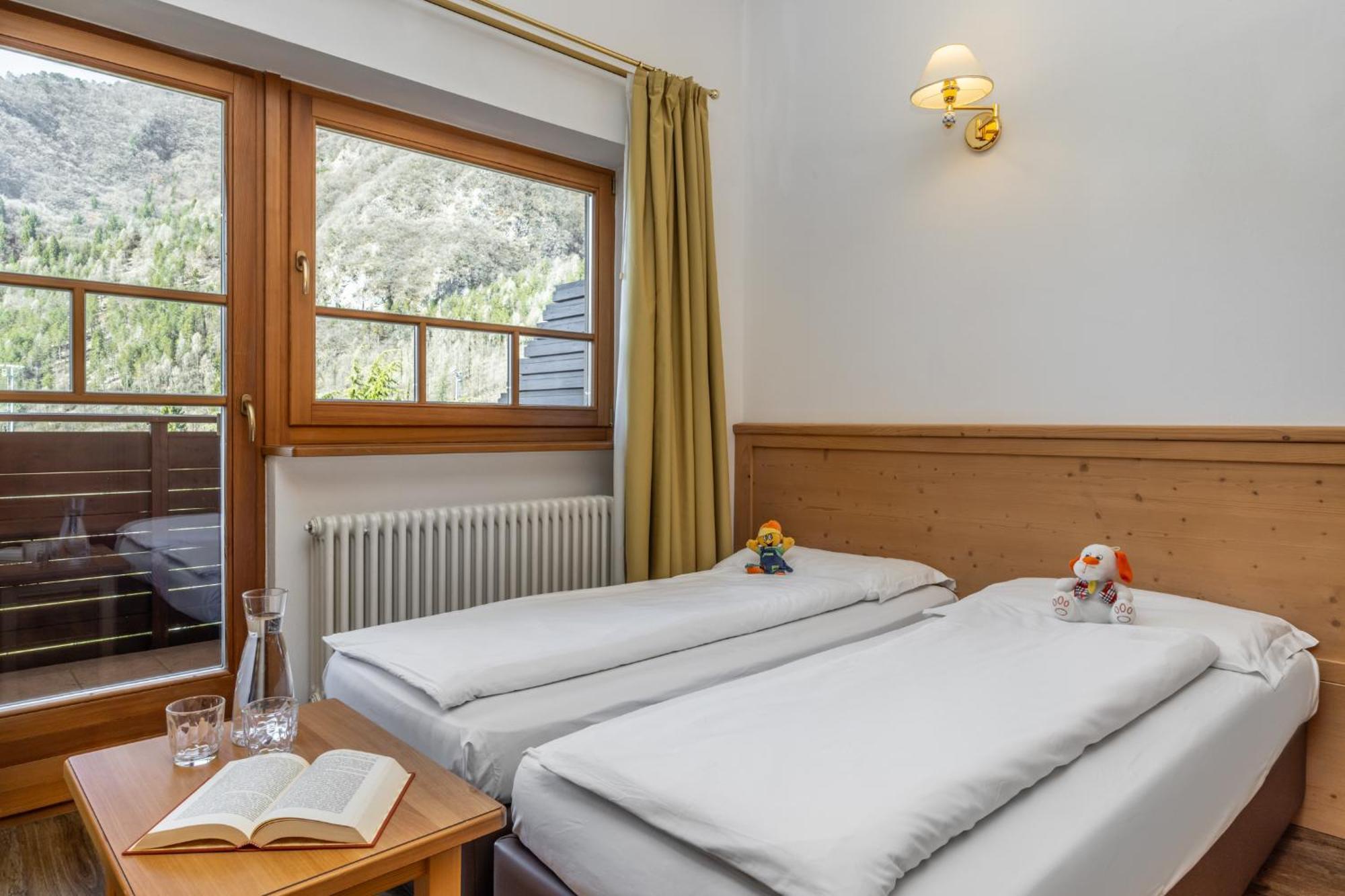 Family Hotel Adriana Bezzecca Eksteriør bilde